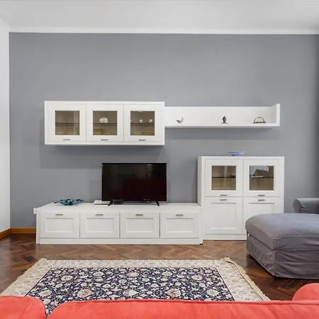 Apartment Spacious 2-bedroom Dalmatinova *