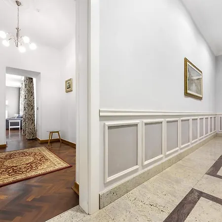 Spacious 2-bedroom Dalmatinova Ljubljana
